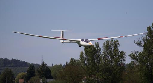 Un planeur à l'atterrissage